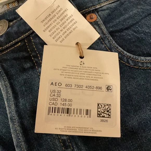 NWT AMERICAN EAGLE AE 77 PREMIUM DENIM STRAIGHT CROP JEANS SIZE 32 - Picture 2 of 6